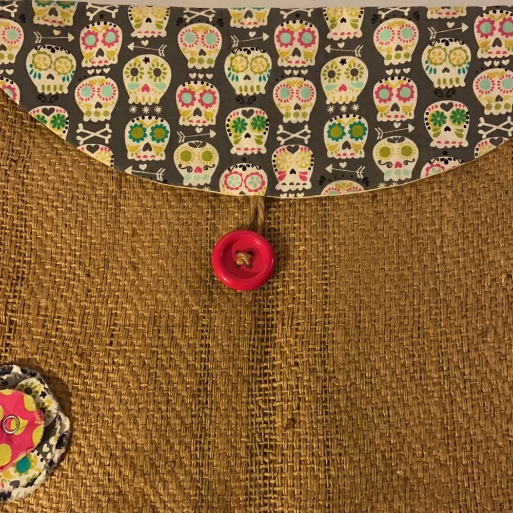 It’s a wrap burlap bag with sugar skulls, laptop bag, accessory bag